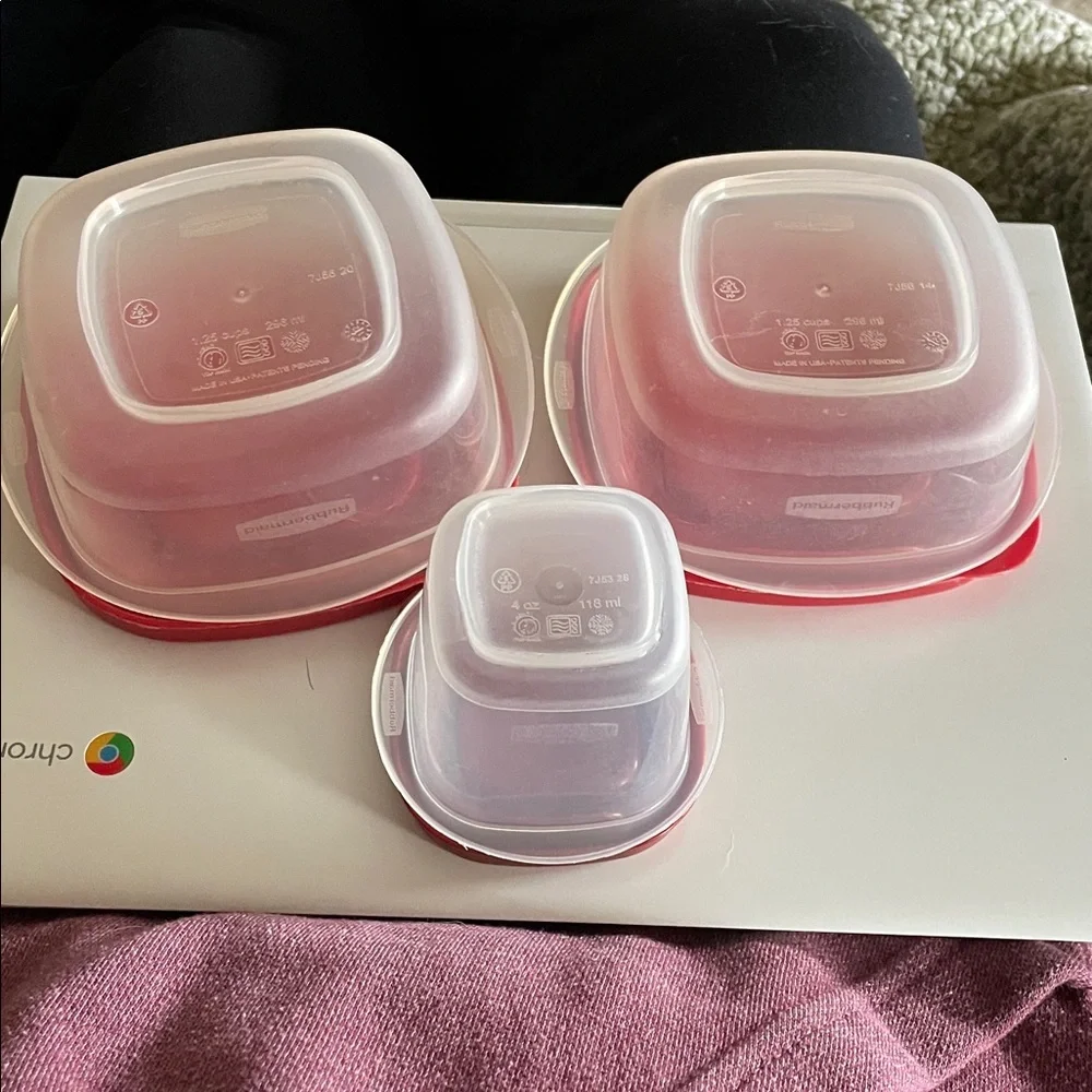 3 small Rubbermaid Red/Burgundy Storage Containers w/ lids 6pcs total